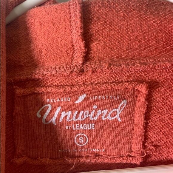 Unwind by League Small Coral Seattle Hoodie - Picture 4 of 5